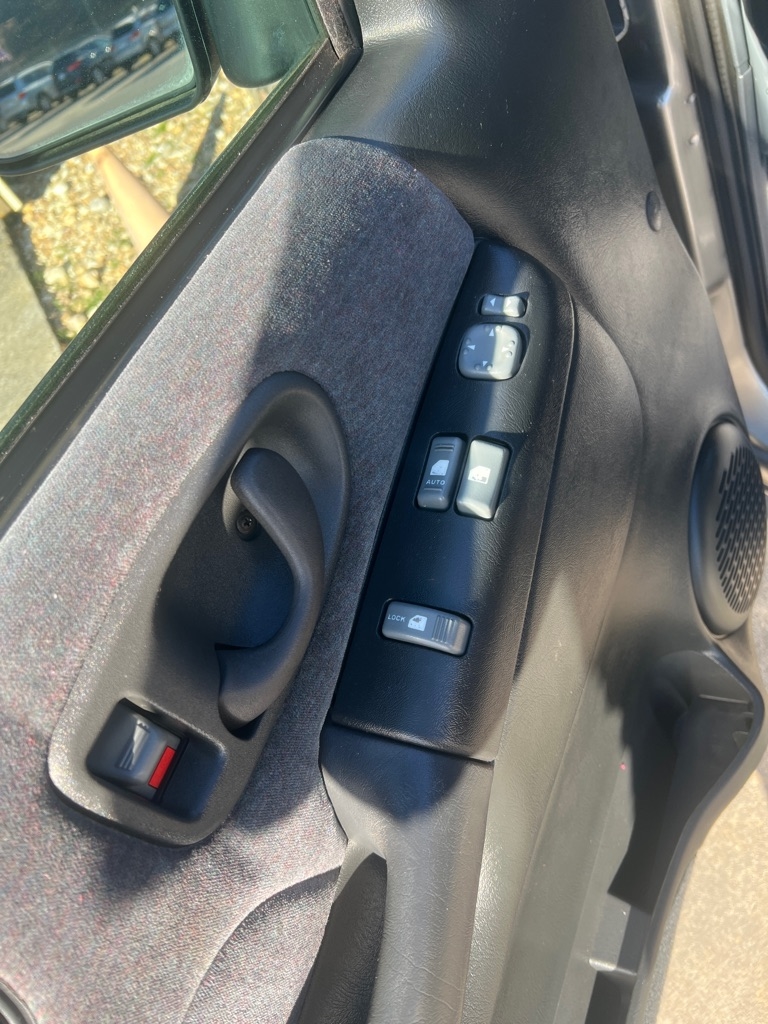 Chevrolet S-10 Reg Cab 108" WB LS 2001