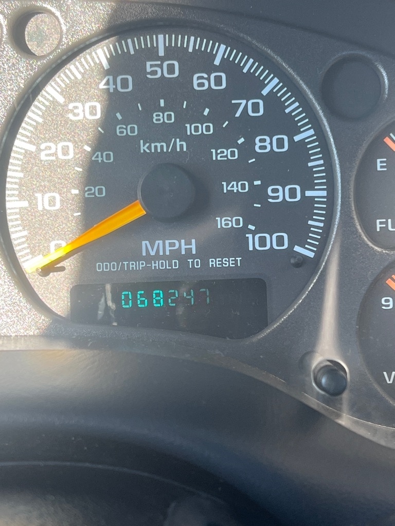 Chevrolet S-10 Reg Cab 108" WB LS 2001