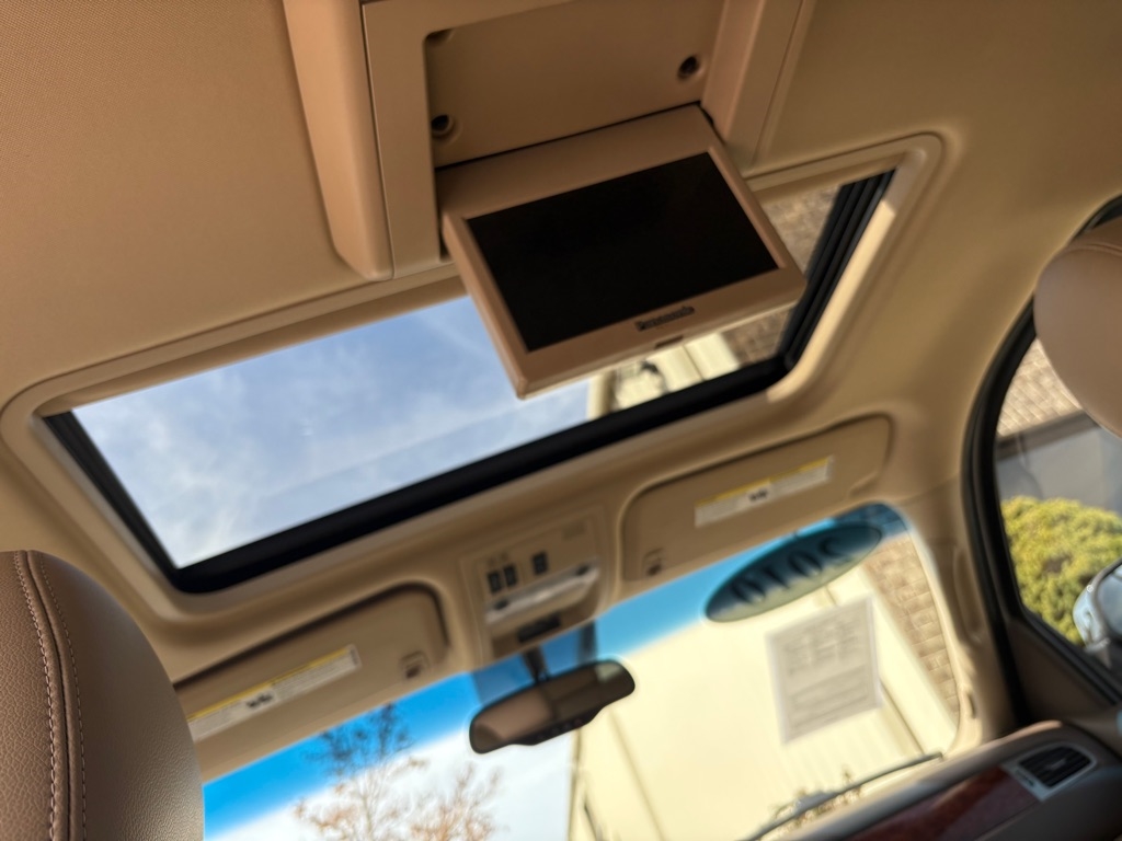 Chevrolet Suburban 2WD 4dr 1500 LTZ 2010