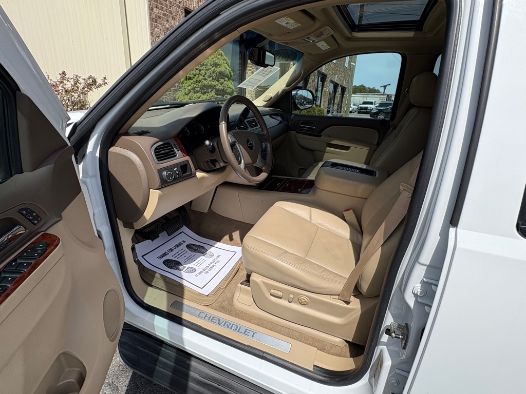 Chevrolet Suburban 2WD 4dr 1500 LTZ 2010