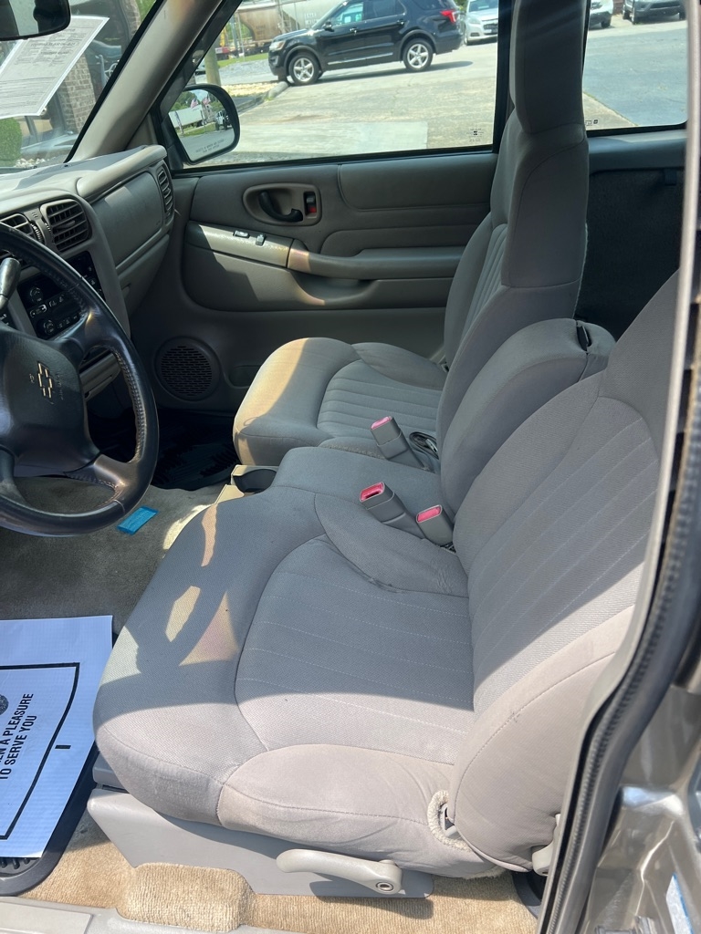 Chevrolet S-10 Ext Cab 123" WB LS 2003