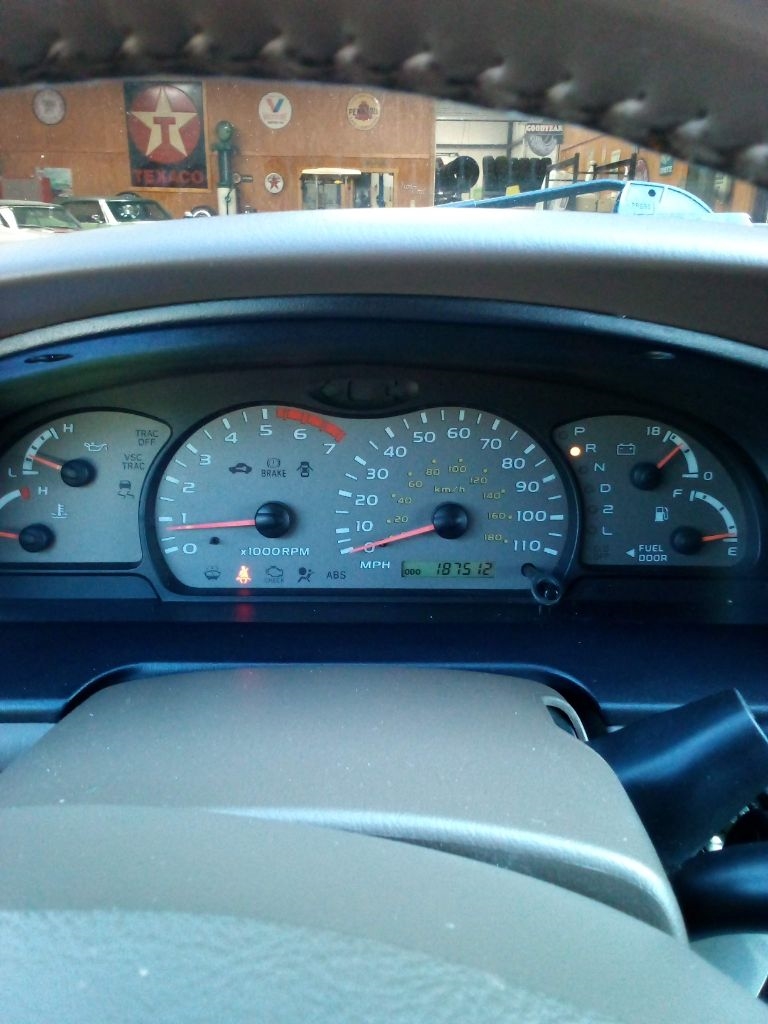 Toyota Sequoia 4dr Limited (Natl) 2004