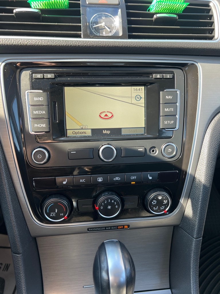 Volkswagen Passat 4dr Sdn 1.8T Auto Sport PZEV 2015