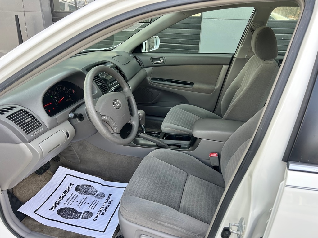 Toyota Camry 4dr Sdn XLE Auto (Natl) 2005