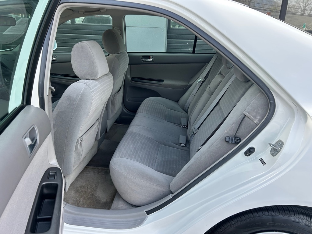 Toyota Camry 4dr Sdn XLE Auto (Natl) 2005