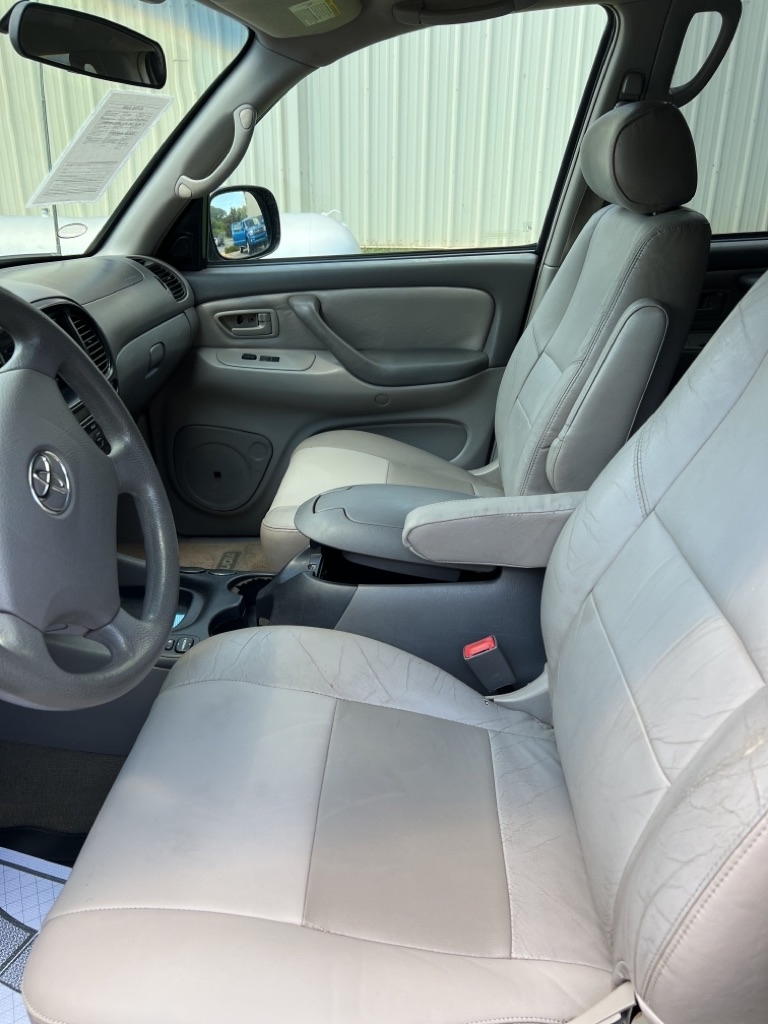 Toyota Sequoia 4dr SR5 (Natl) 2004