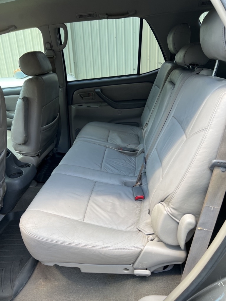 Toyota Sequoia 4dr SR5 (Natl) 2004