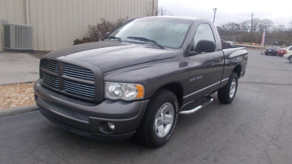 Dodge Ram 1500 2dr Reg Cab 120.5" WB SLT 2003