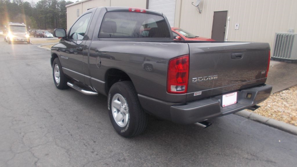 Dodge Ram 1500 2dr Reg Cab 120.5" WB SLT 2003