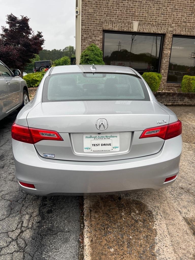Acura ILX 4dr Sdn 2.0L 2015