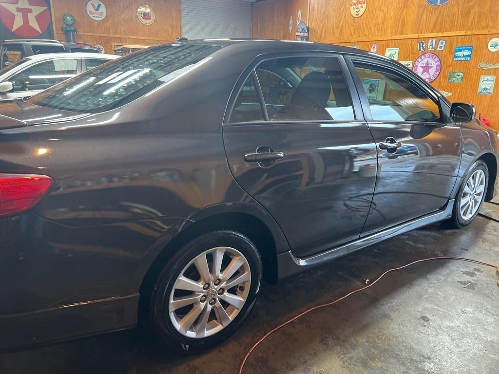 Toyota Corolla 4dr Sdn Man (Natl) 2010