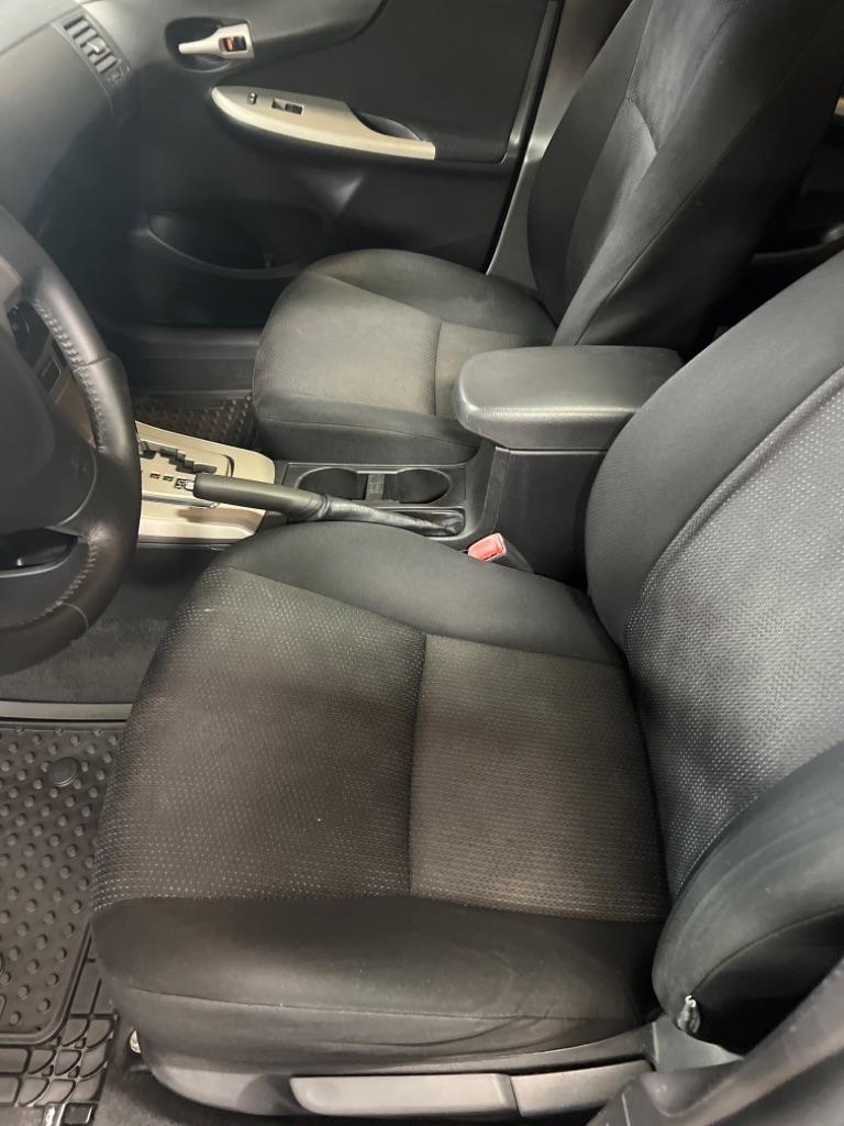 Toyota Corolla 4dr Sdn Man (Natl) 2010