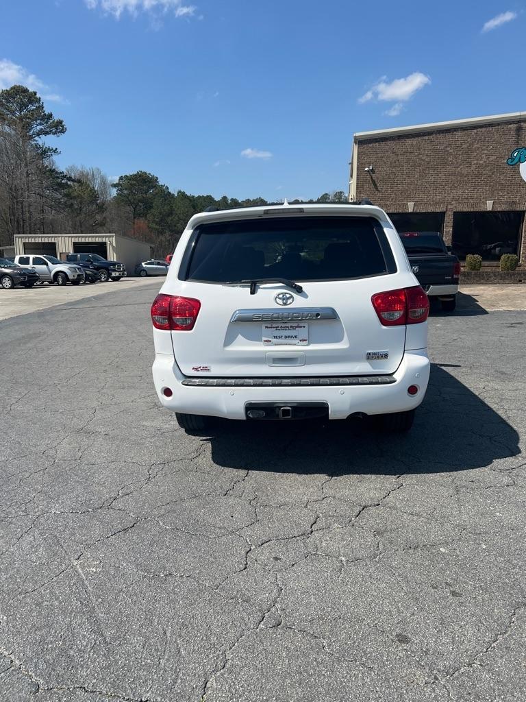 Toyota Sequoia RWD LV8 6-Spd AT Ltd (Natl) 2011