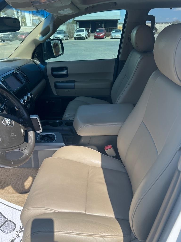 Toyota Sequoia RWD LV8 6-Spd AT Ltd (Natl) 2011