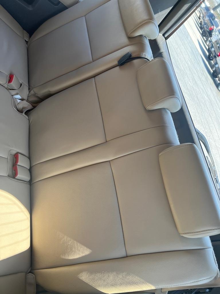 Toyota Sequoia RWD LV8 6-Spd AT Ltd (Natl) 2011