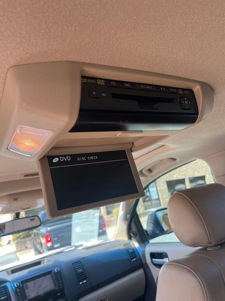 Toyota Sequoia RWD LV8 6-Spd AT Ltd (Natl) 2011