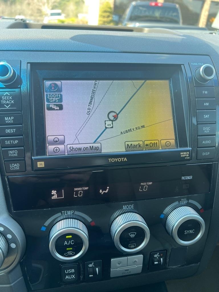 Toyota Sequoia RWD LV8 6-Spd AT Ltd (Natl) 2011