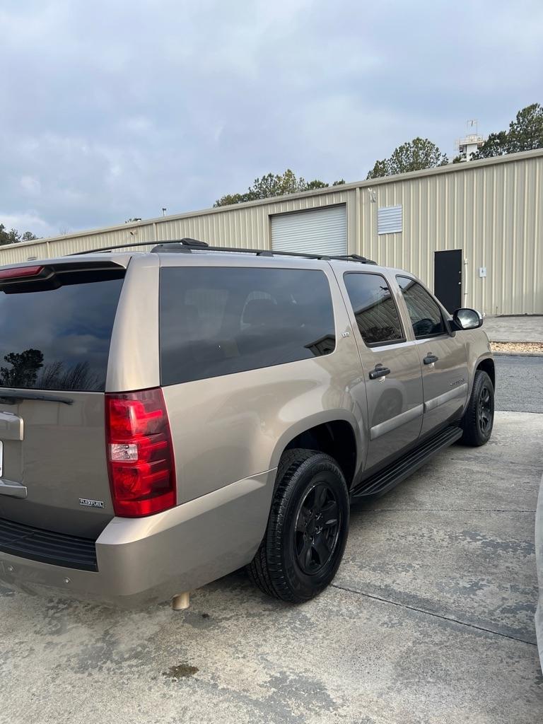 Chevrolet Suburban 2WD 4dr 1500 LTZ 2007