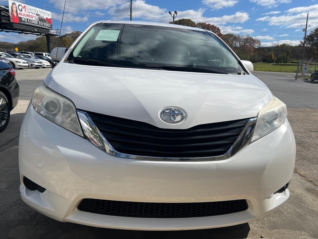 Toyota Sienna 5dr 7-Pass Van V6 LE FWD (Natl) 2012