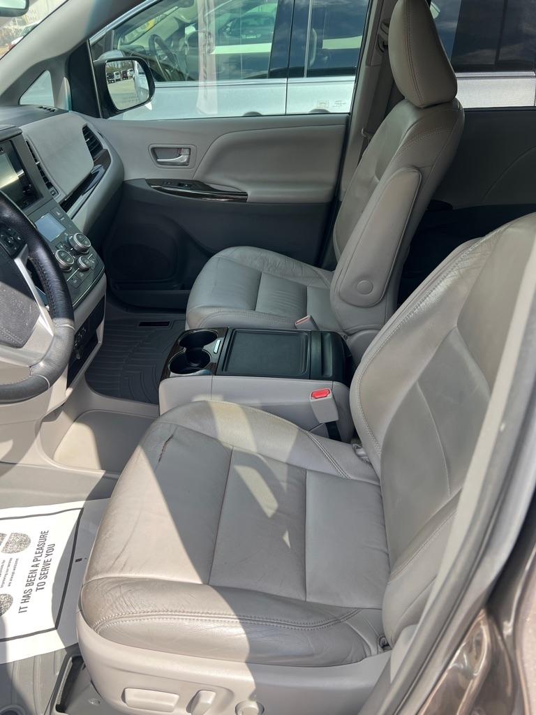 Toyota Sienna 5dr 8-Pass Van XLE Premium FWD (Natl) 2016