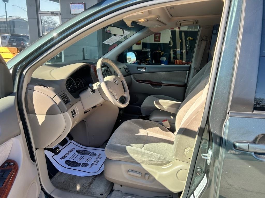 Toyota Sienna 5dr XLE FWD (Natl) 2004