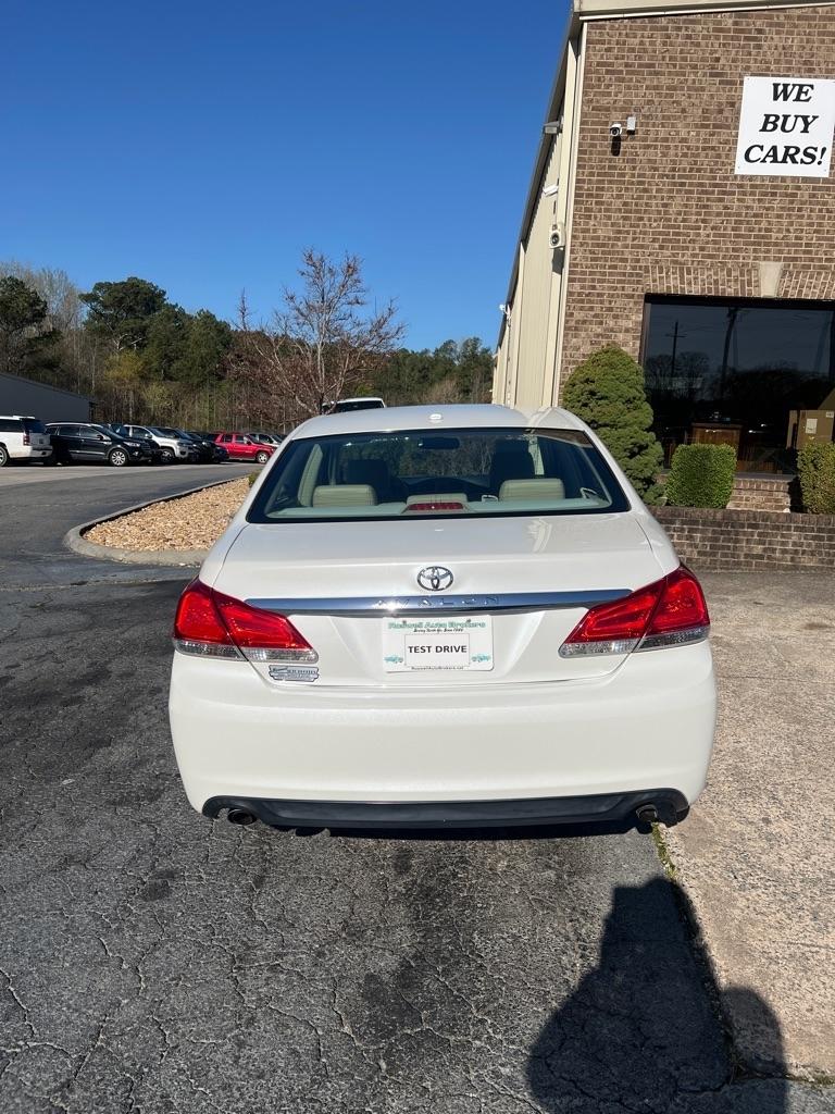 Toyota Avalon 4dr Sdn (Natl) 2011