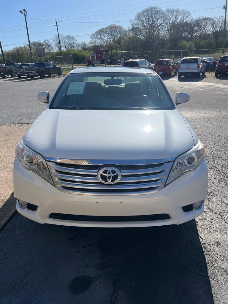 Toyota Avalon 4dr Sdn (Natl) 2011