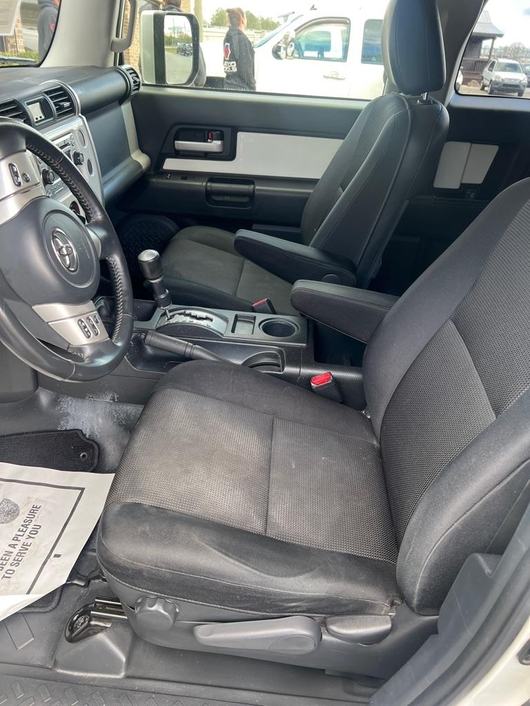 Toyota FJ Cruiser 4WD 4dr Man (Natl) 2012