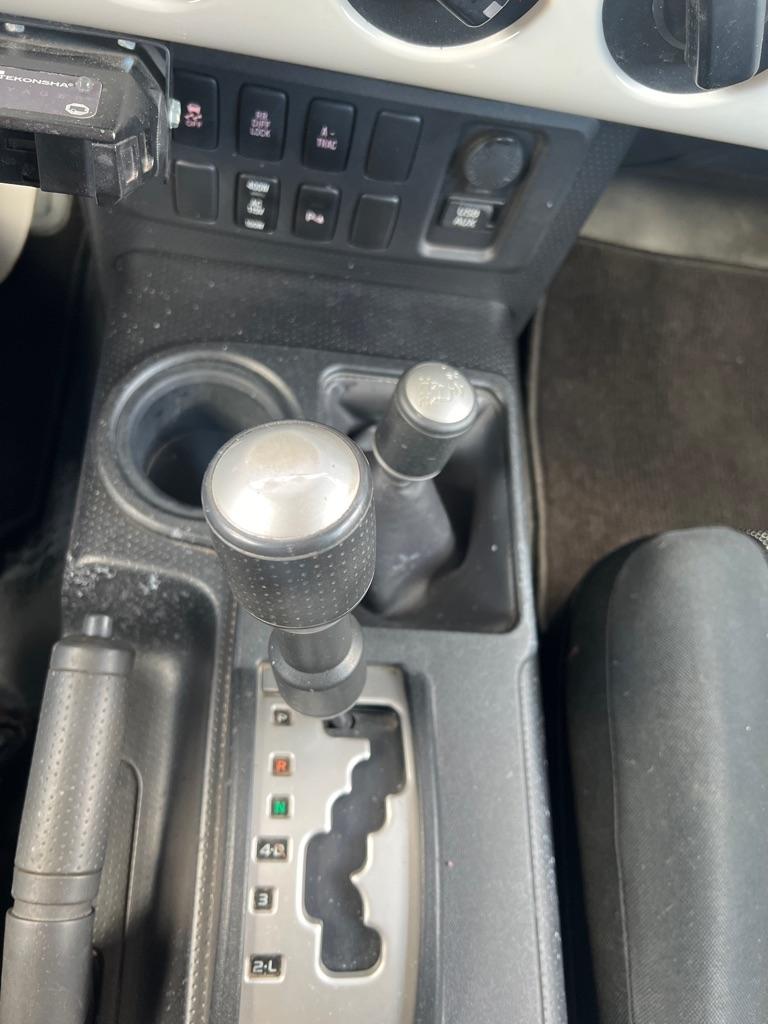 Toyota FJ Cruiser 4WD 4dr Man (Natl) 2012