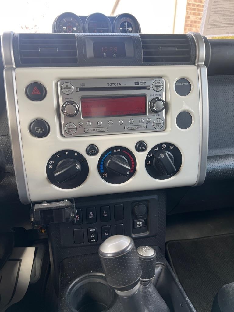 Toyota FJ Cruiser 4WD 4dr Man (Natl) 2012