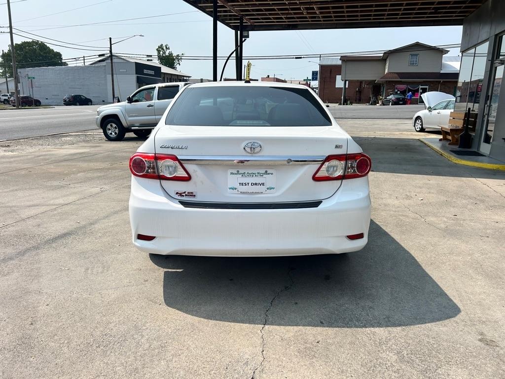 Toyota Corolla 4dr Sdn Auto LE (Natl) 2011