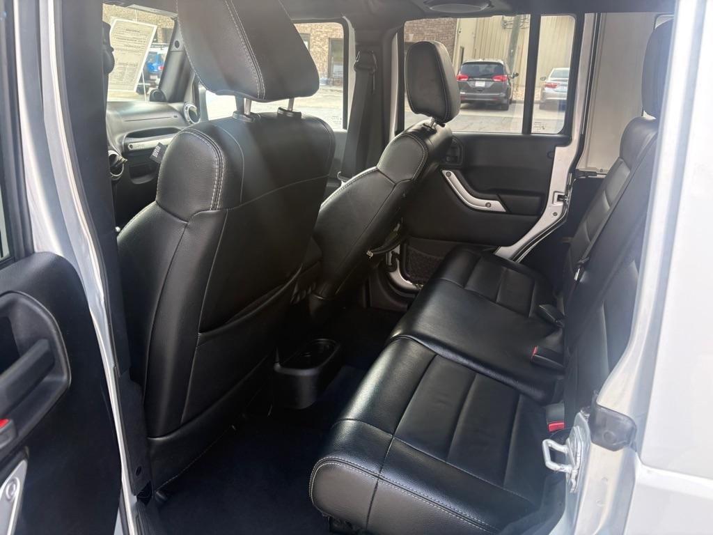 Jeep Wrangler Unlimited 4WD 4dr Sahara 2012