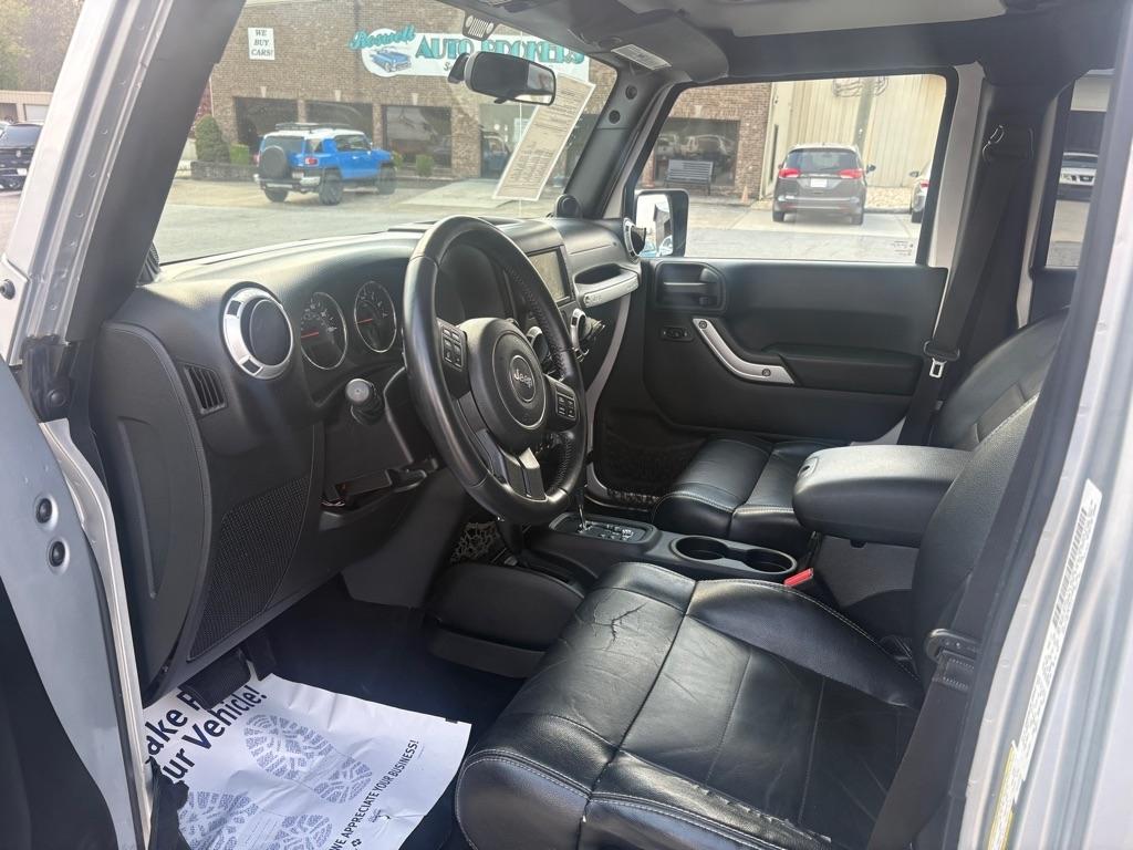 Jeep Wrangler Unlimited 4WD 4dr Sahara 2012