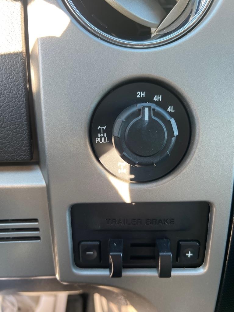 Ford F-150 4WD SuperCrew 145" Platinum 2012