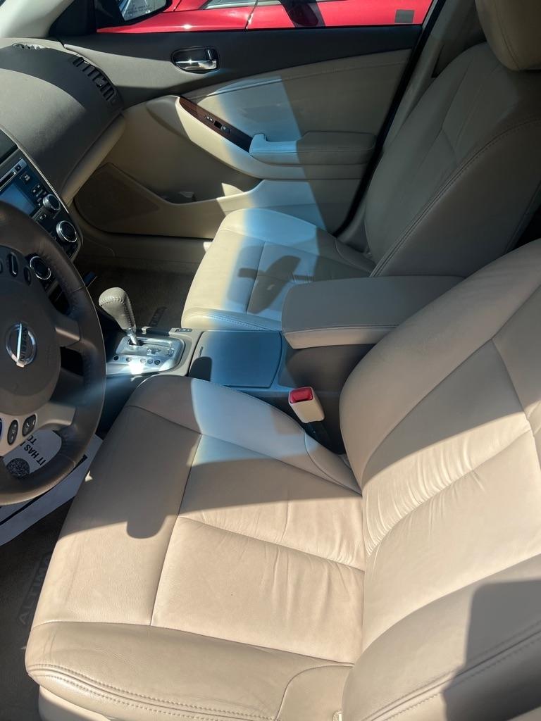 Nissan Altima 4dr Sdn I4 CVT 2.5 SL 2011