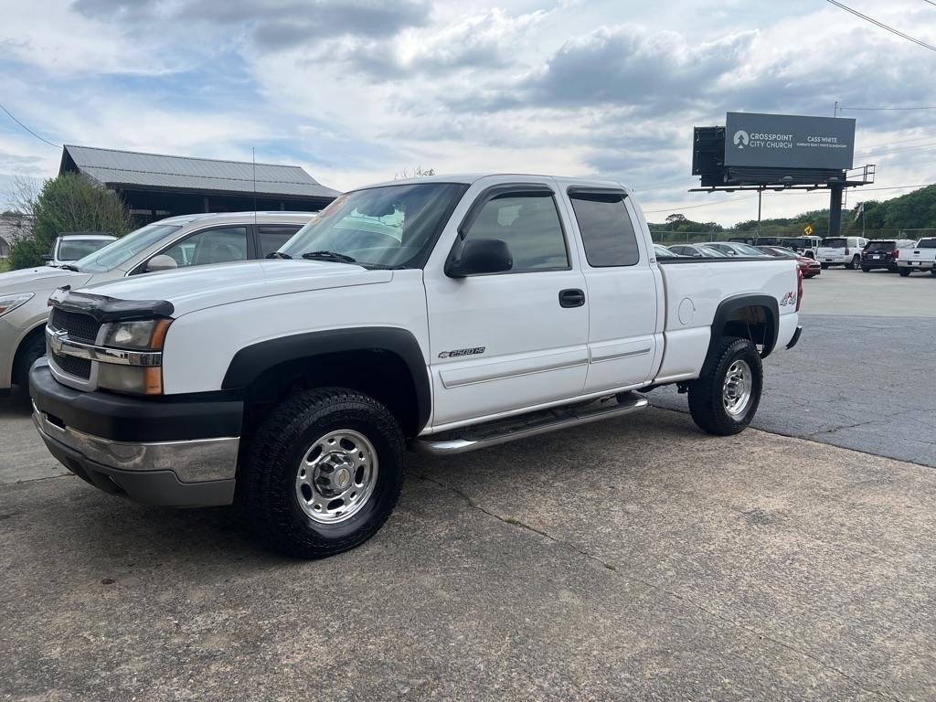 Chevrolet Silverado 2500HD Ext Cab 143.5" WB 4WD LS 2003