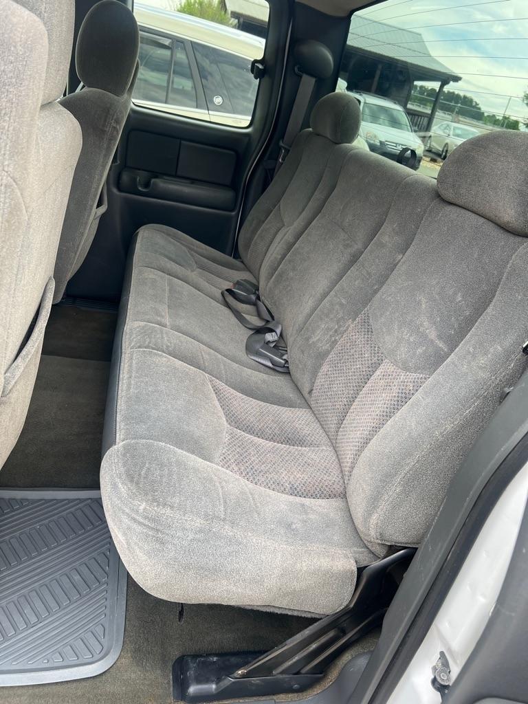 Chevrolet Silverado 2500HD Ext Cab 143.5" WB 4WD LS 2003