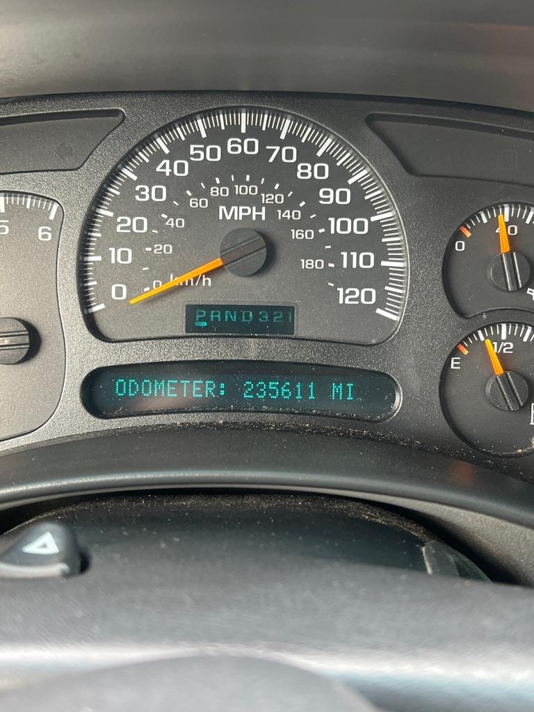 Chevrolet Silverado 2500HD Ext Cab 143.5" WB 4WD LS 2003