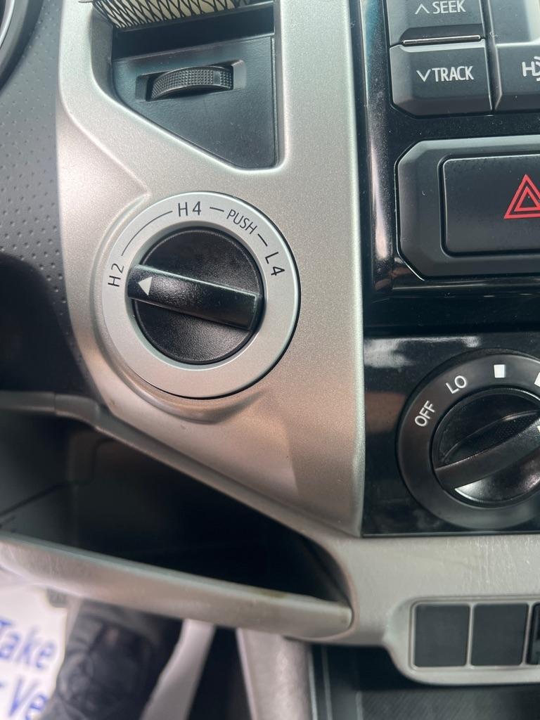 Toyota Tacoma 4WD Double Cab V6 MT (Natl) 2013