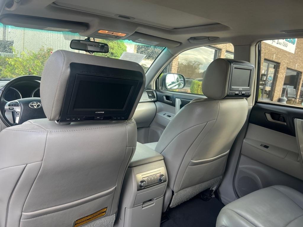 Toyota Highlander FWD 4dr L4 Base (Natl) 2011