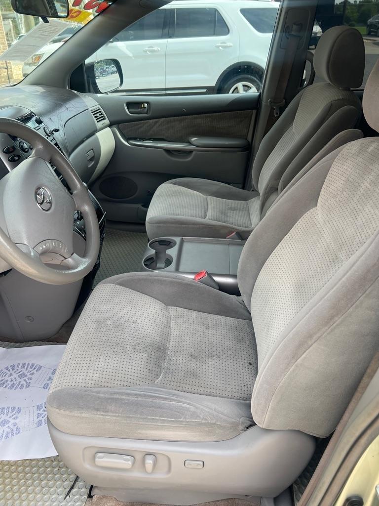 Toyota Sienna 5dr 7-Passenger Van CE FWD (Natl) 2007