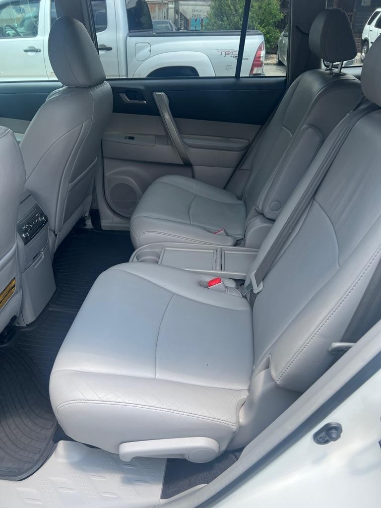Toyota Highlander FWD 4dr V6 (Natl) 2013