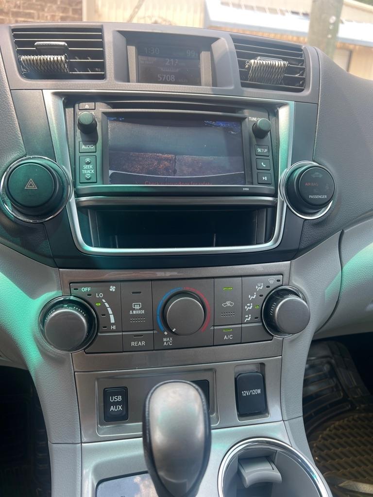 Toyota Highlander FWD 4dr V6 (Natl) 2013