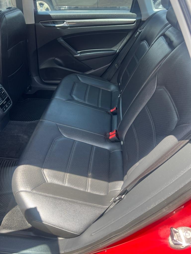 Volkswagen Passat 4dr Sdn 1.8T Auto SE 2016
