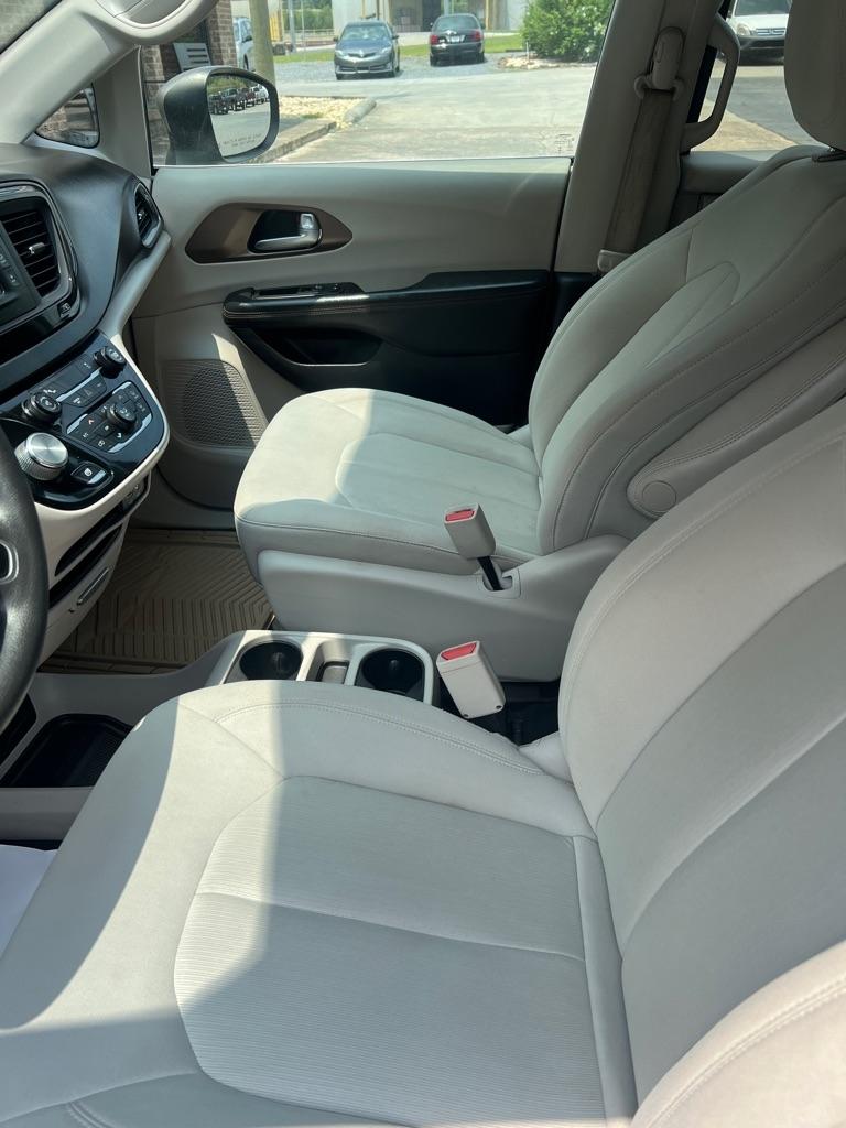 Chrysler Pacifica LX FWD 2017