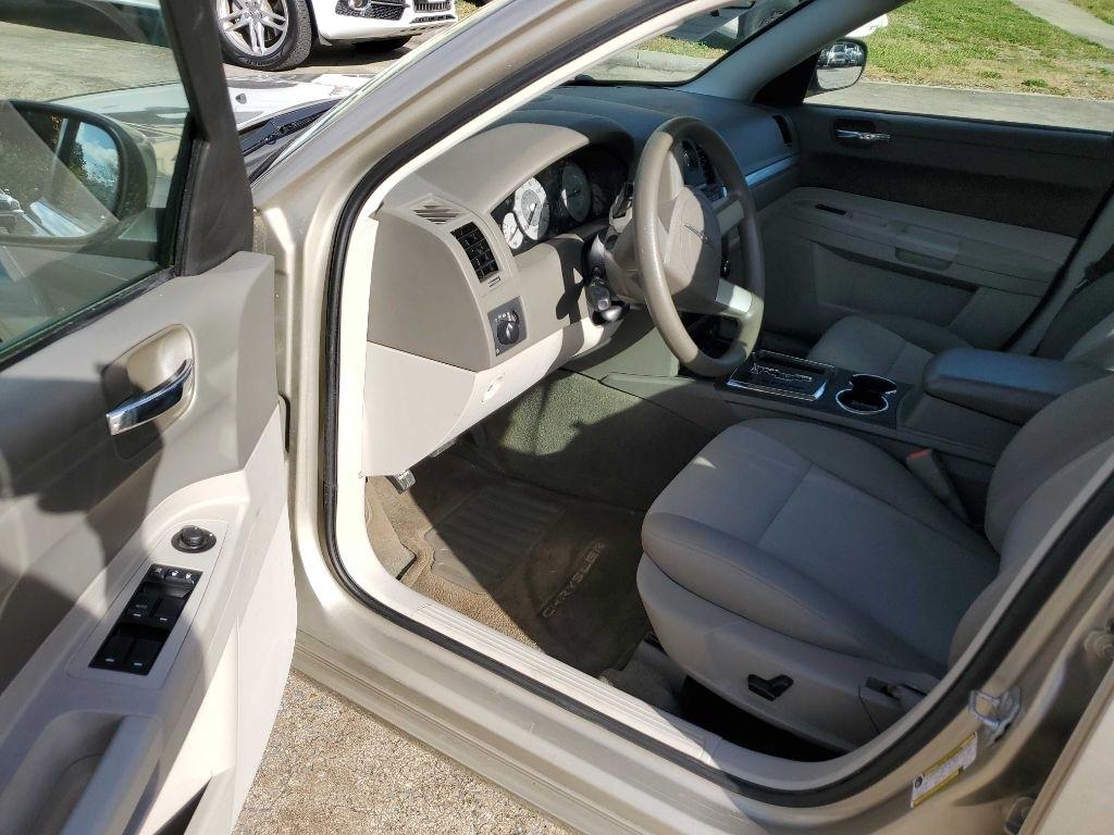 Chrysler 300 4dr Sdn 300 LX RWD 2008