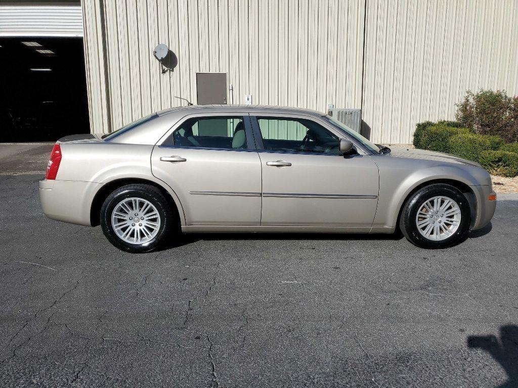Chrysler 300 4dr Sdn 300 LX RWD 2008