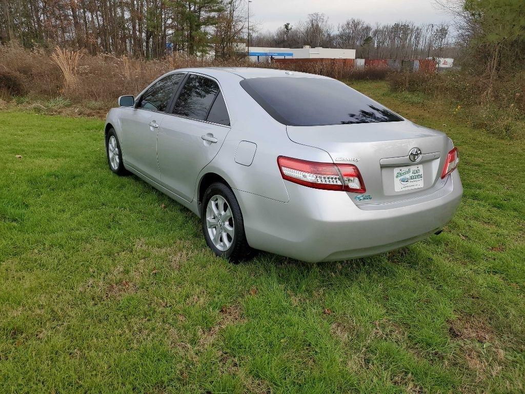 Toyota Camry 4dr Sdn I4 Man LE (Natl) 2011