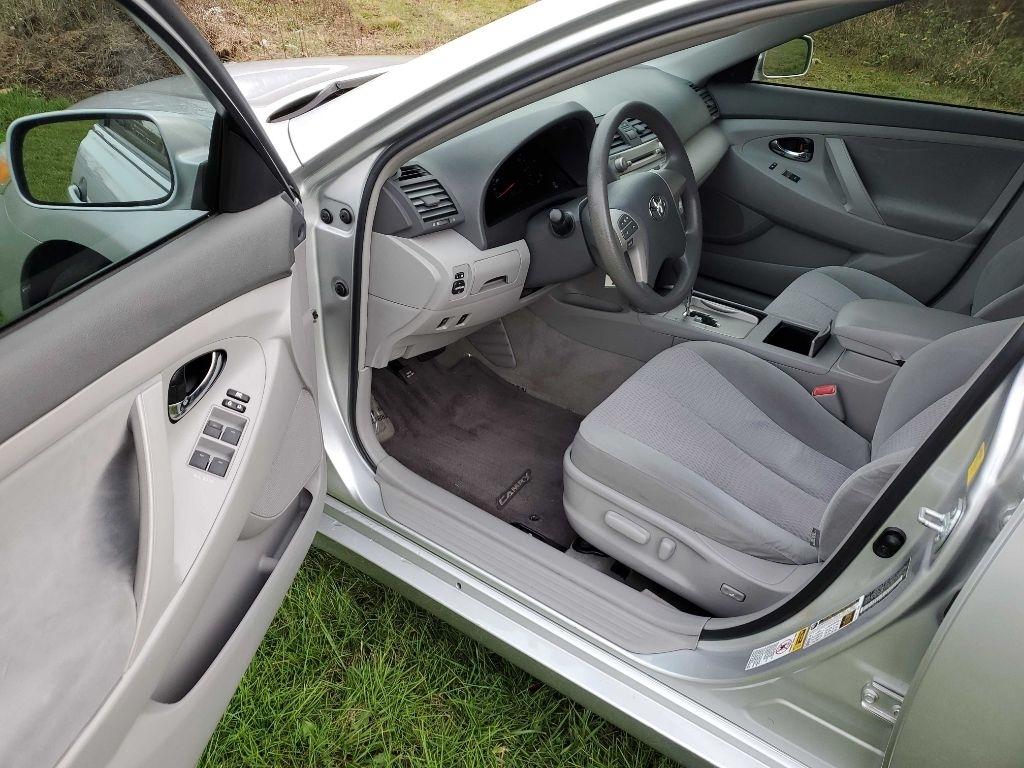 Toyota Camry 4dr Sdn I4 Man LE (Natl) 2011