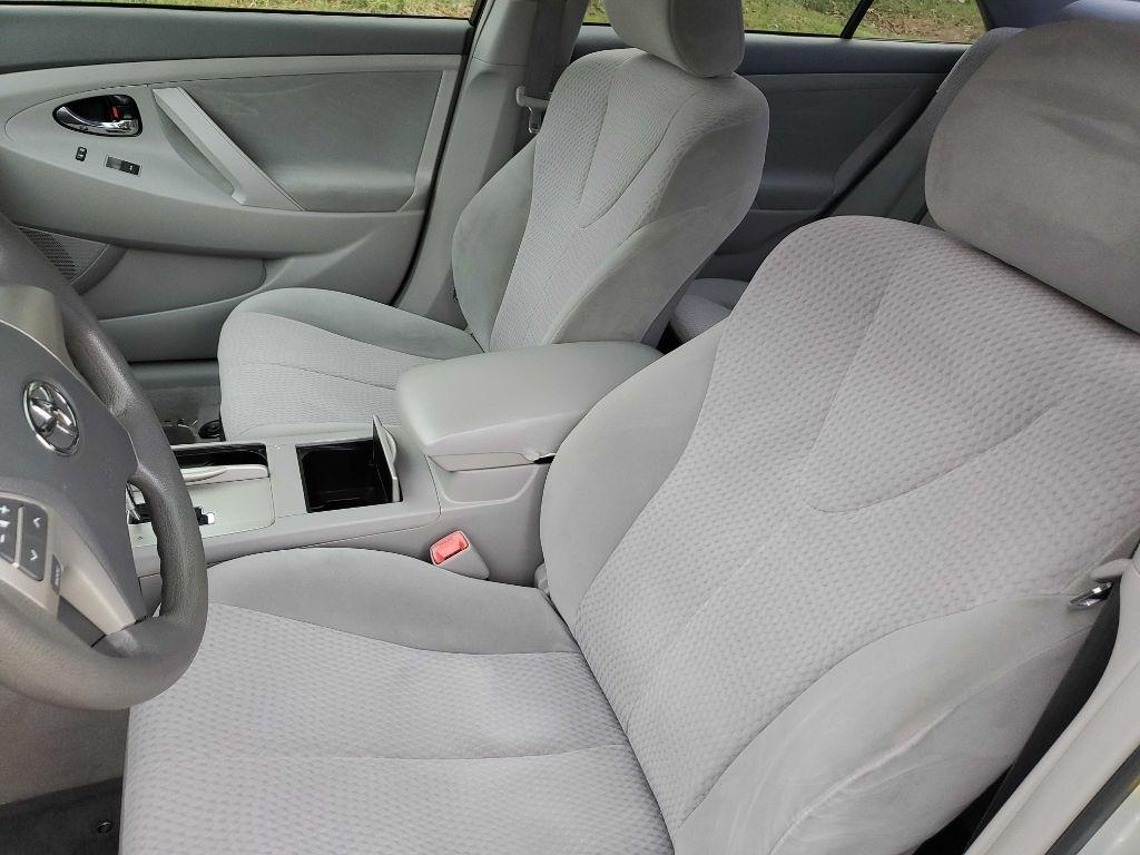 Toyota Camry 4dr Sdn I4 Man LE (Natl) 2011